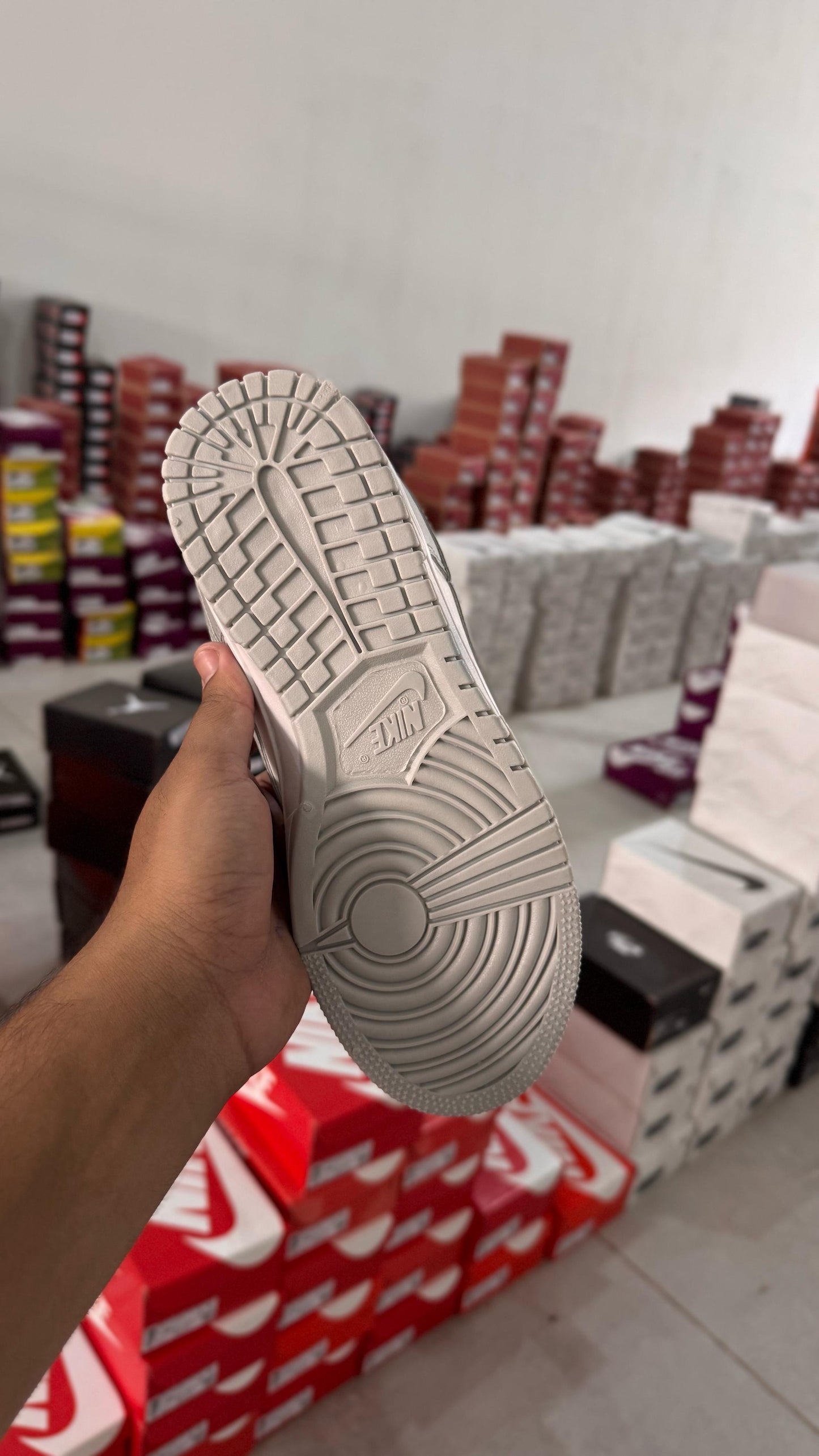 SB DUNK LOW CINZA/BRANCO