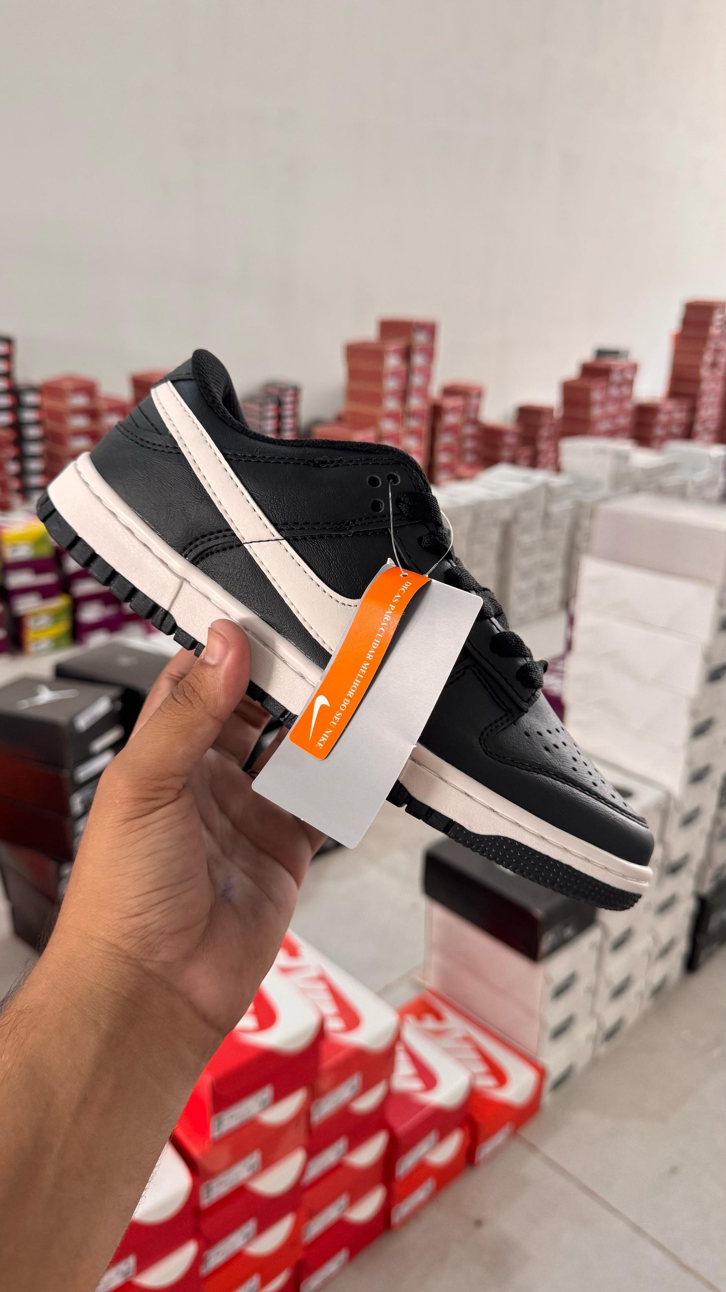 SB DUNK LOW PRETO/BRANCO