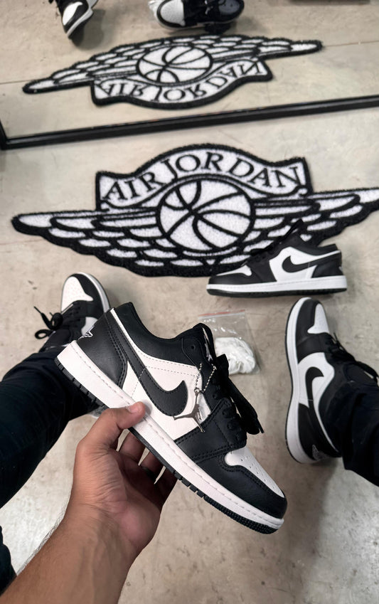 AIR JORDAN 1 LOW PANDA