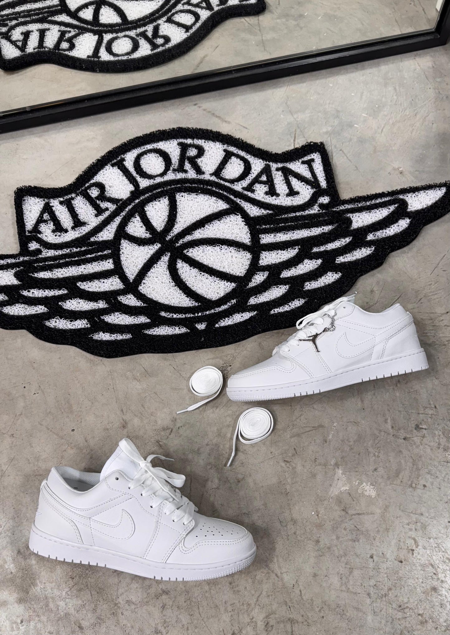 AIR JORDAN 1 LOW BRANCO