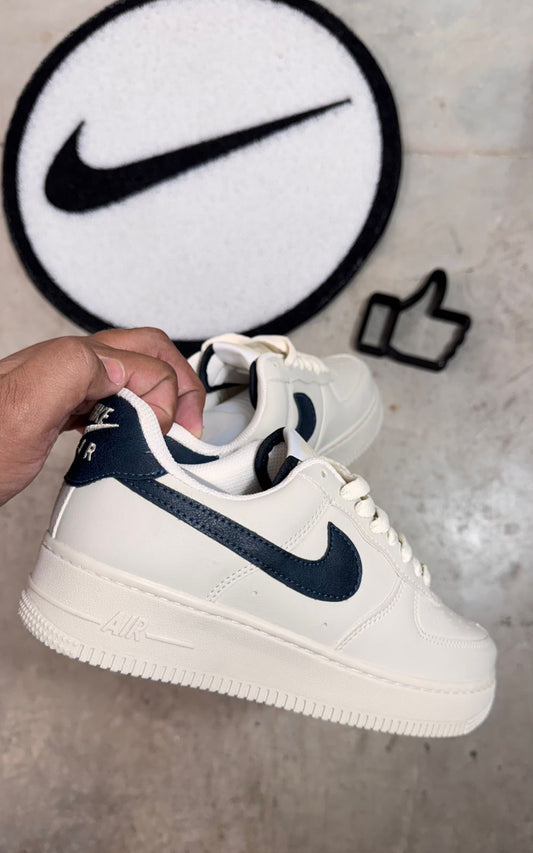 AIR FORCE 1 BRANCO/PRETO