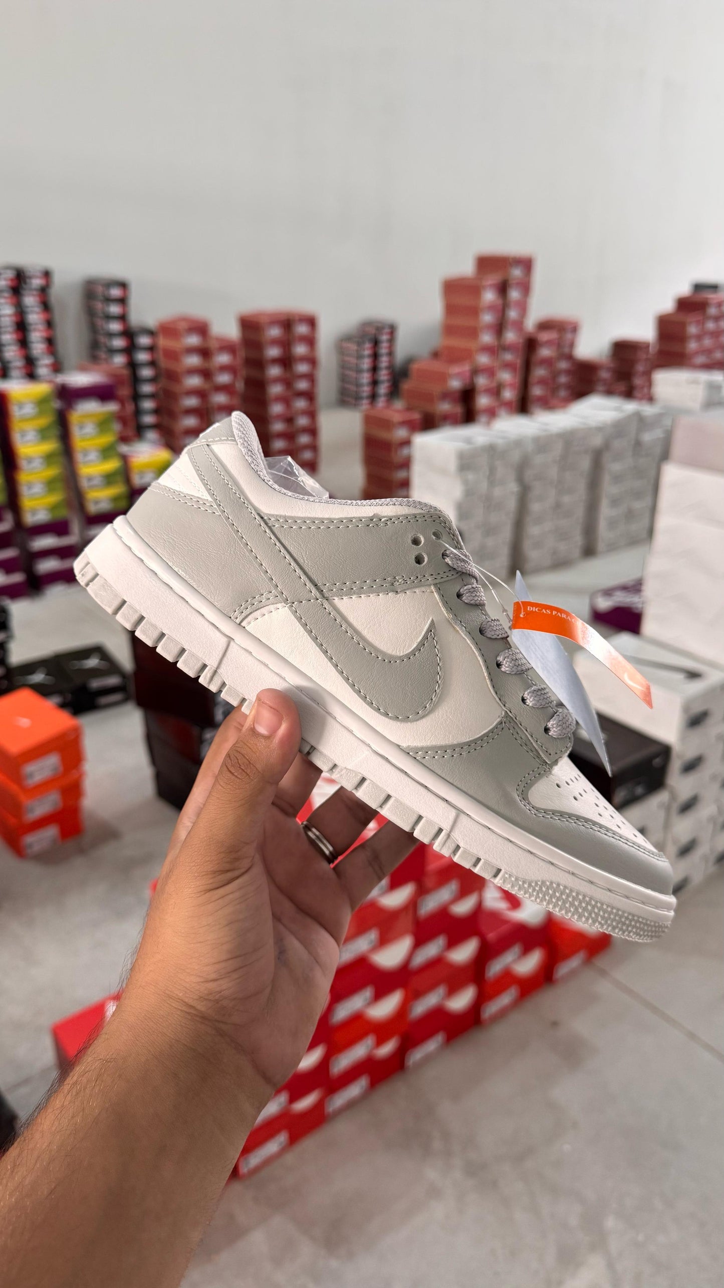 SB DUNK LOW CINZA/BRANCO