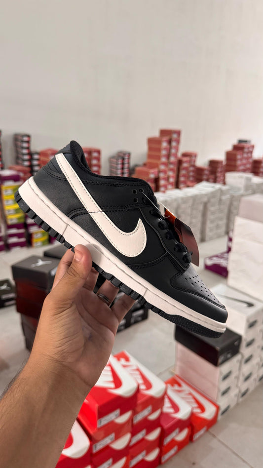 SB DUNK LOW PRETO/BRANCO