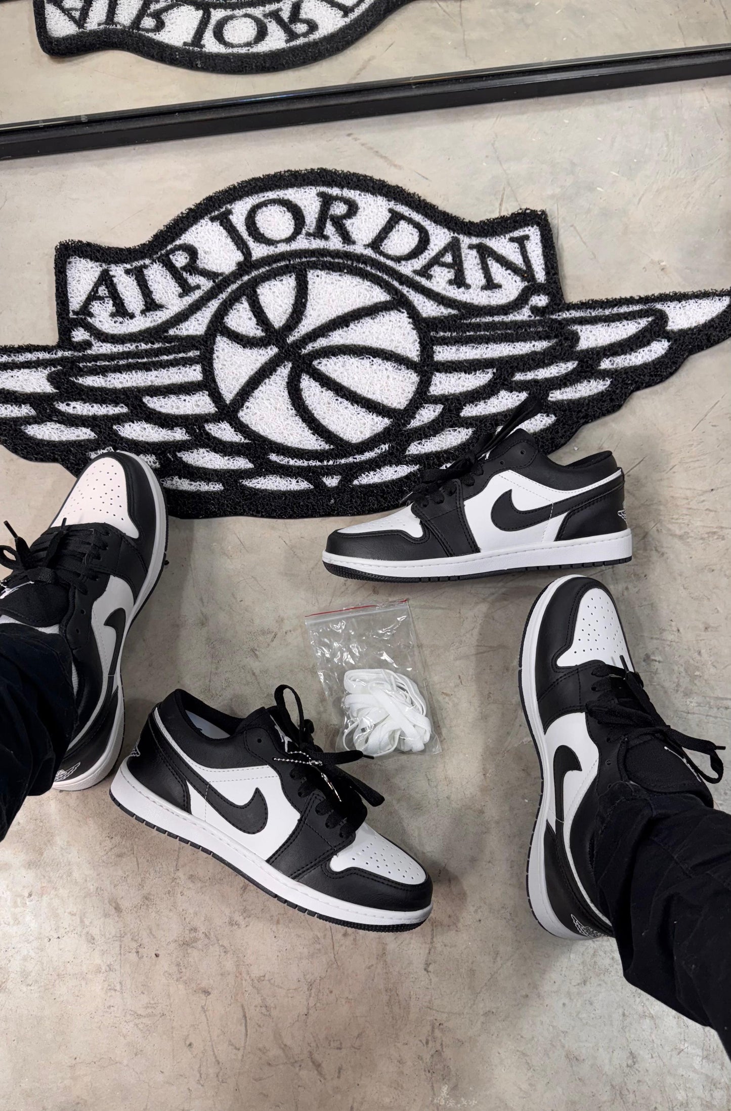 AIR JORDAN 1 LOW PANDA