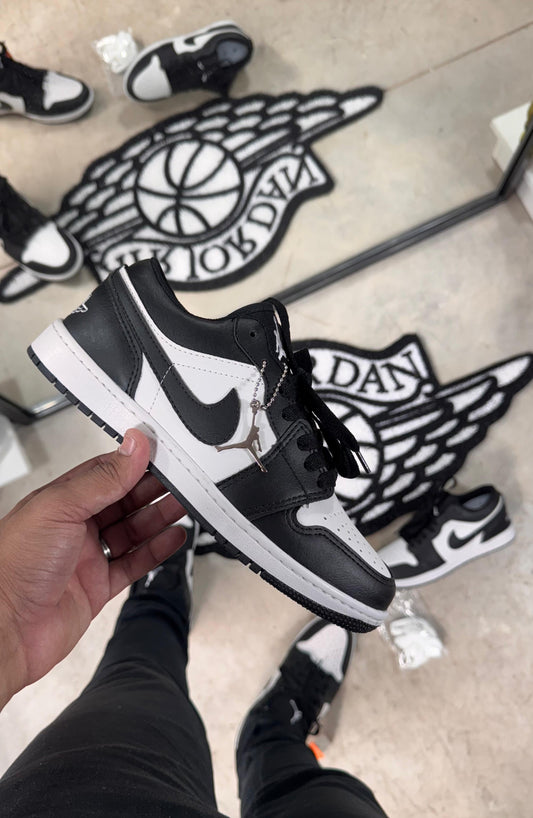 AIR JORDAN 1 LOW PANDA