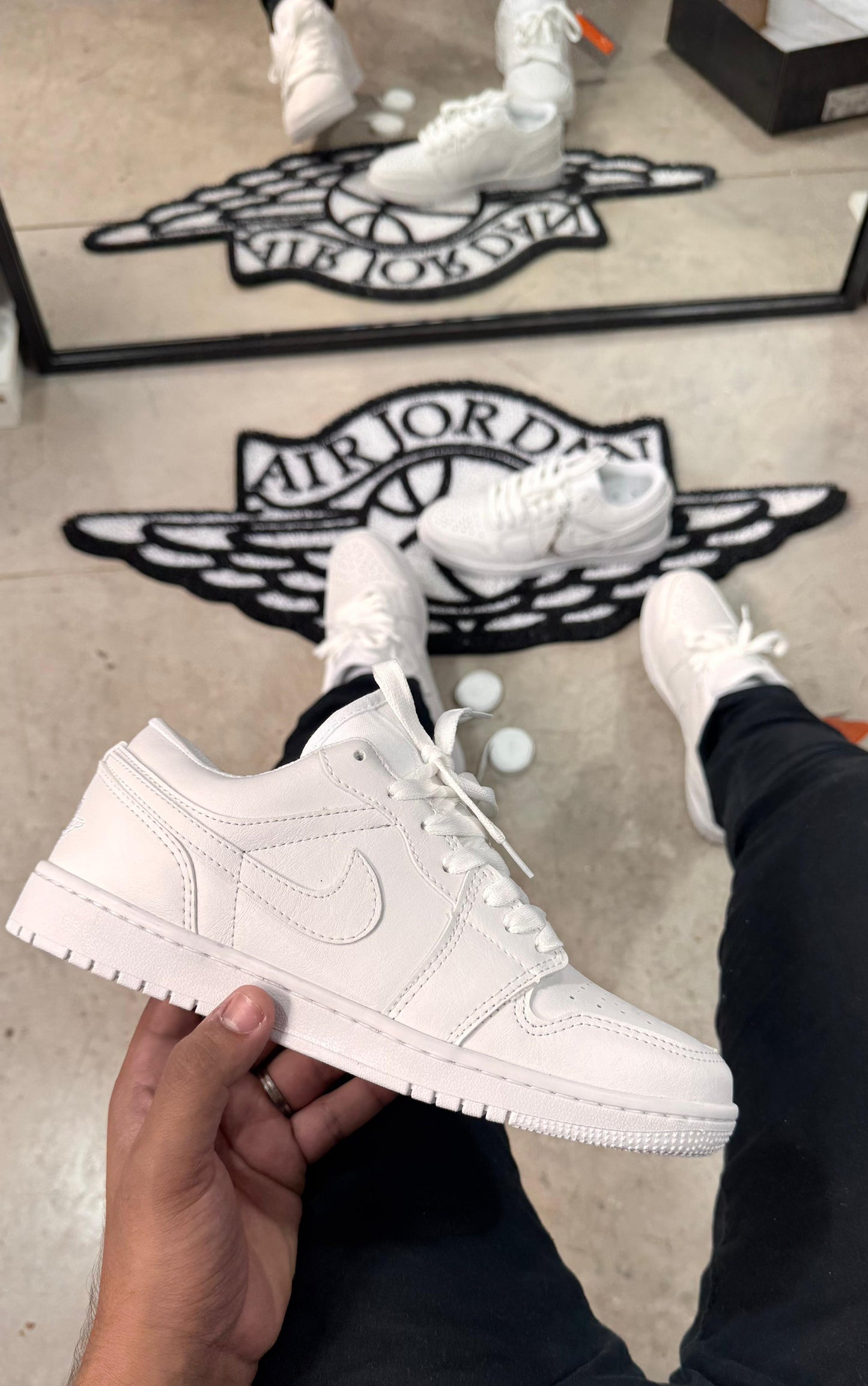 AIR JORDAN 1 LOW BRANCO