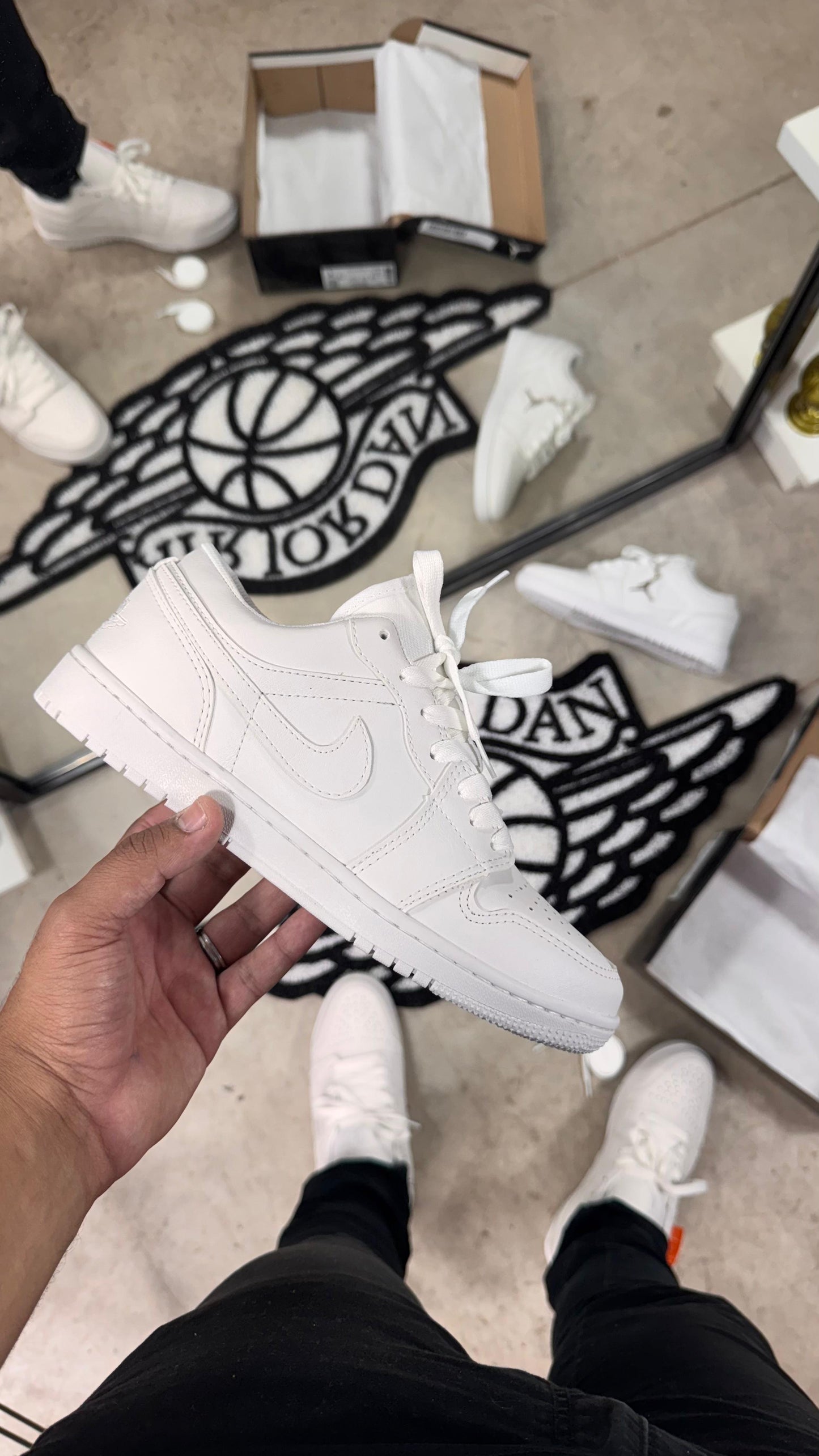 AIR JORDAN 1 LOW BRANCO